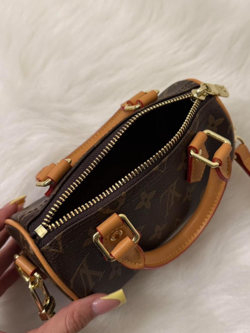 Mini Barrel Bag - Picture 4 of 5